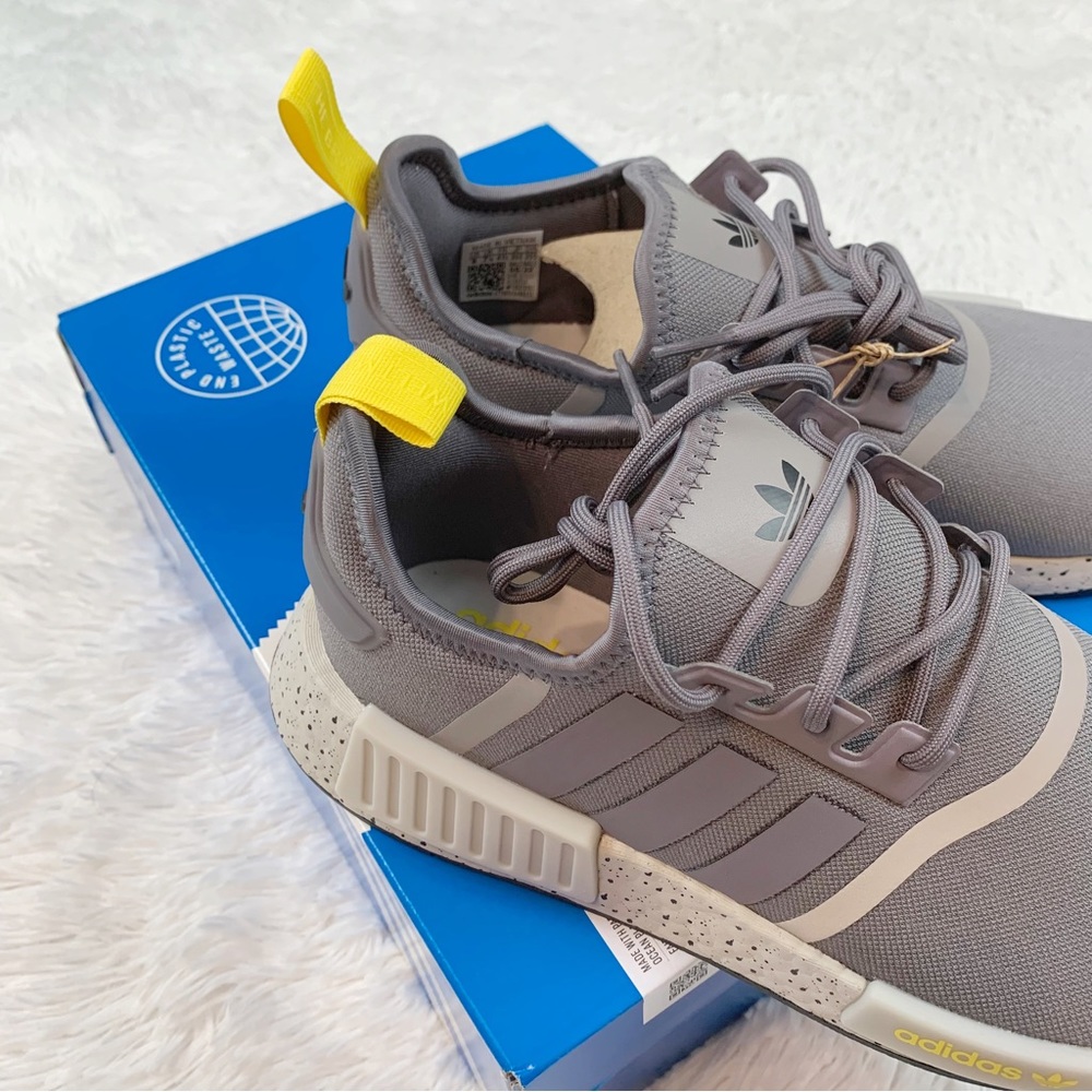 Adidas original NMD R1 Shoes athletic sneakersTrace Grey/Cloud White/Core‎ Black - Picture 3 of 13